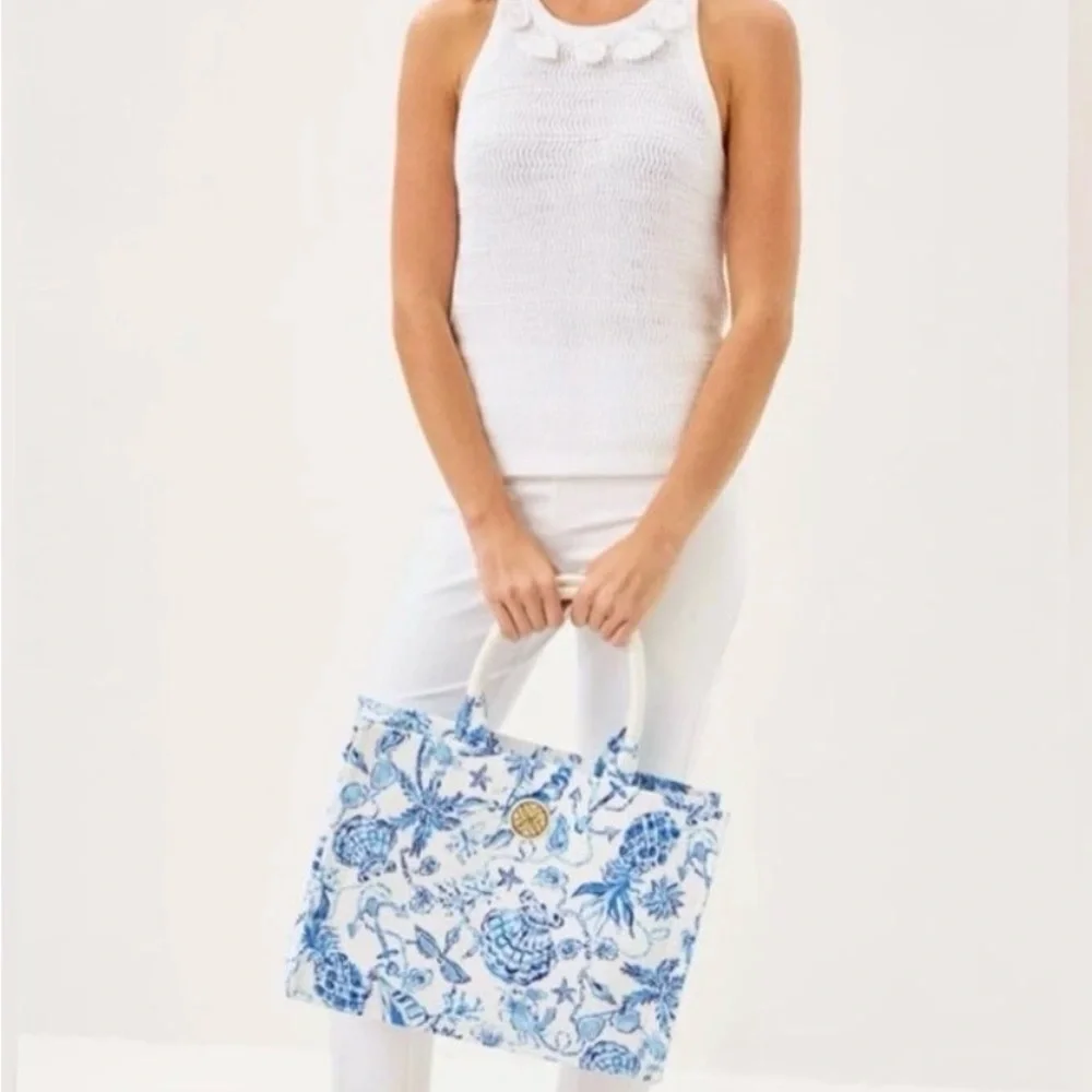 🆕 Lilly Pulitzer ADAIR TOTE in “Resort White Barefoot Beachcomber” MSRP $198 NWT - Picture 3 of 9